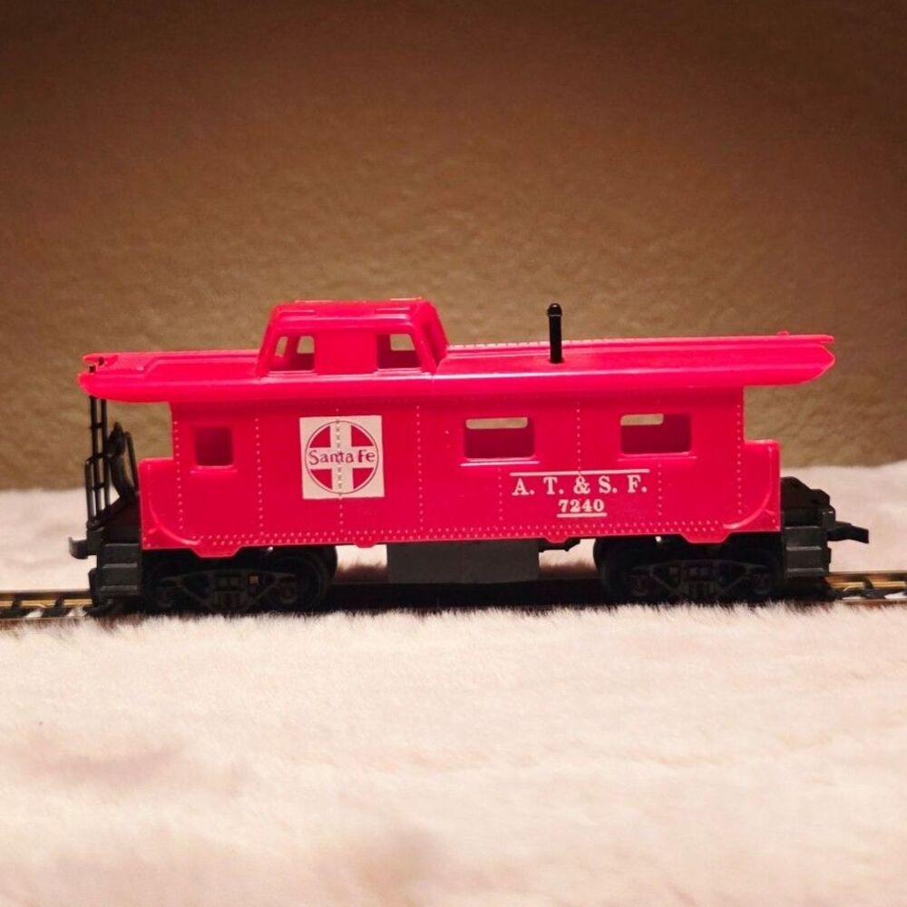 Vintage Tyco HO Scale 40' Santa Fe ATSF 7240 Cupola Caboose Train Car - Picture 1 of 6